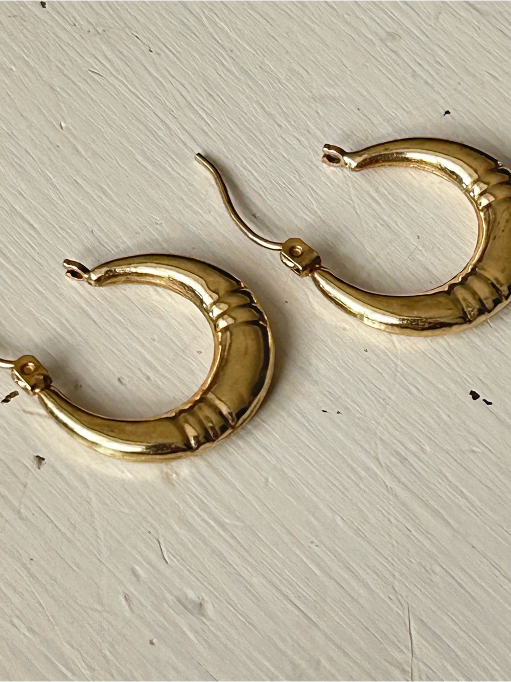 10kt Yellow Gold Patterned Creole Huggie Hoop Earrings, 1.07g, 3/4”